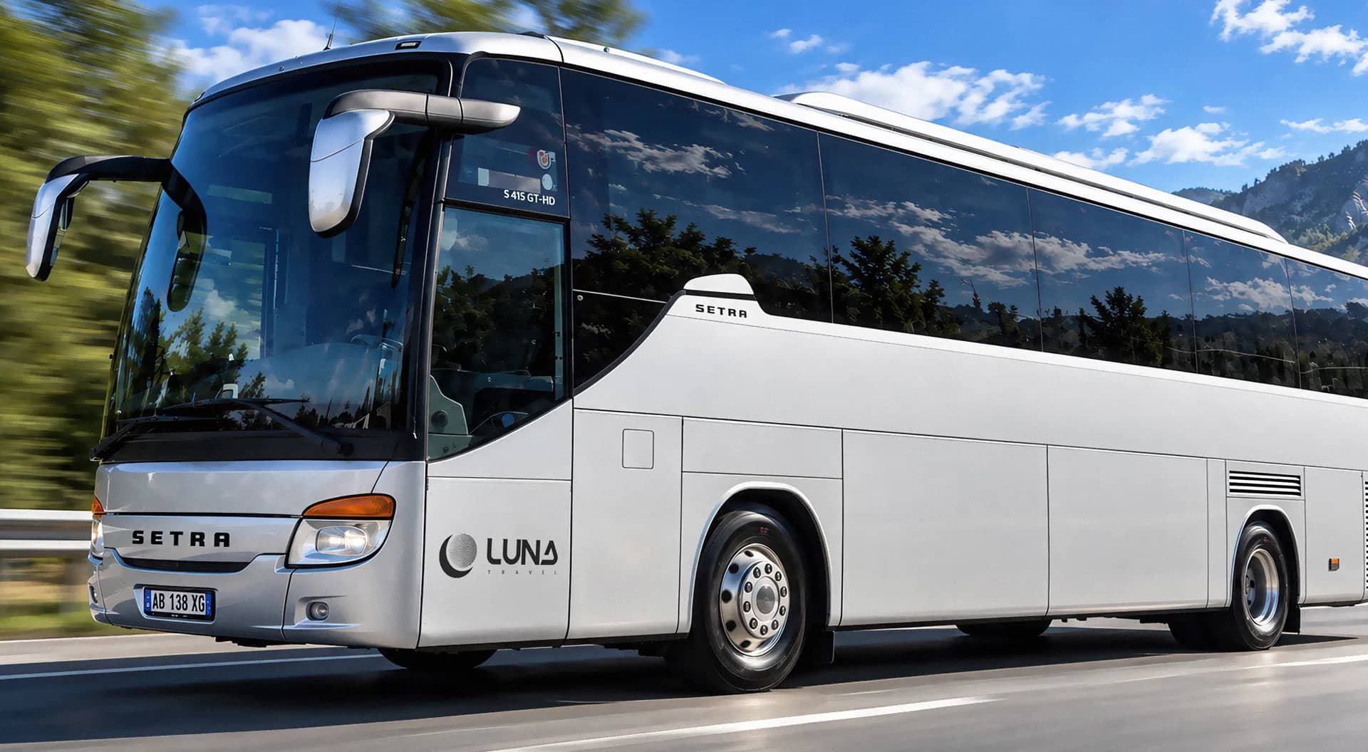 Bus Luna Travel sur la route