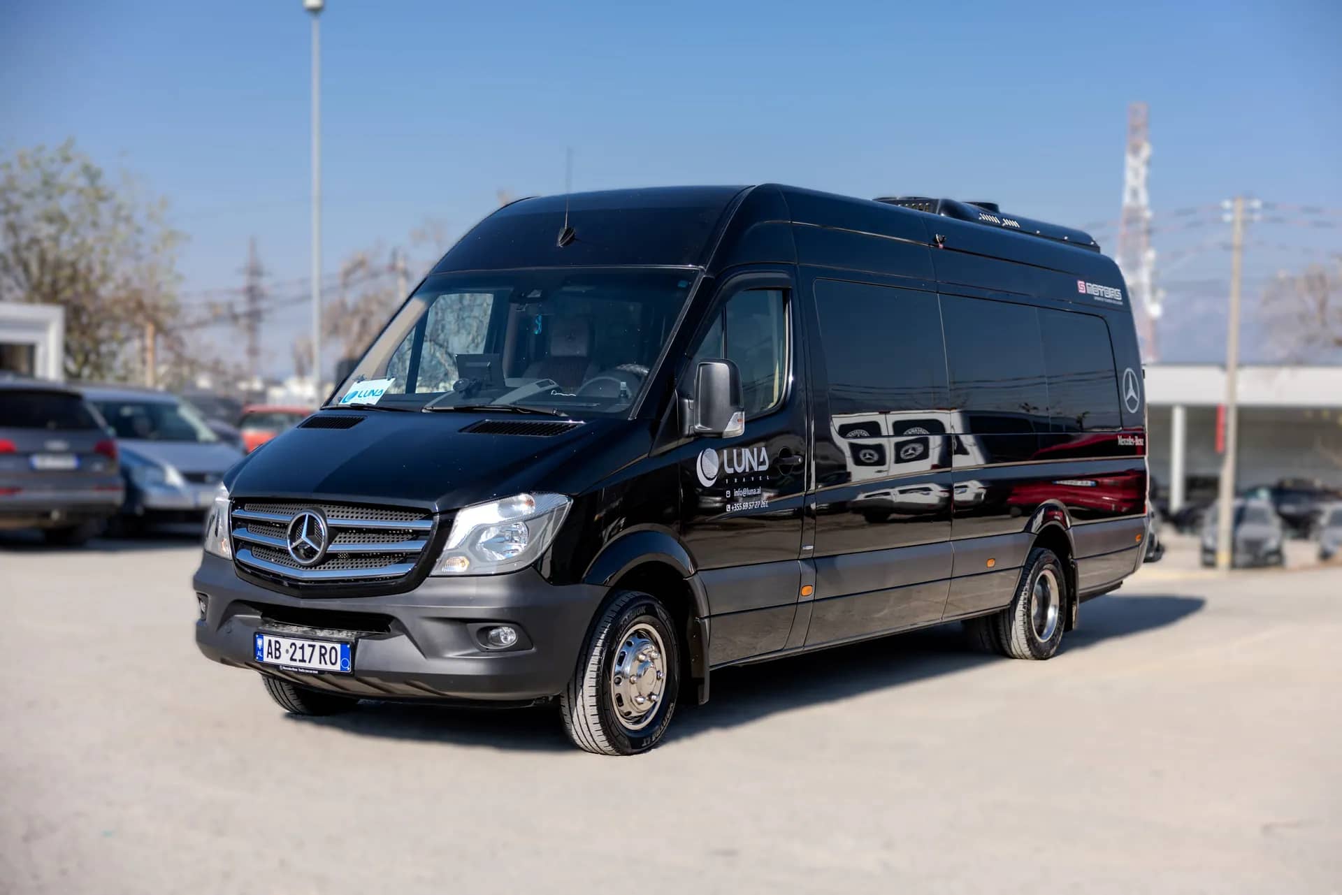 Van Mercedes-Benz Sprinter with 19 seats