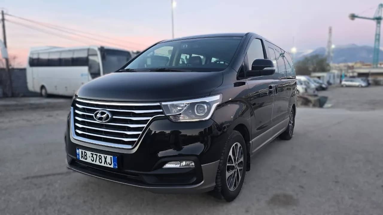 Hyundai Grand Starex con 8 posti