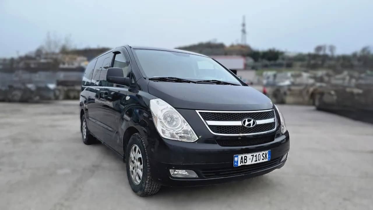 Hyundai Grand Starex con 8 posti
