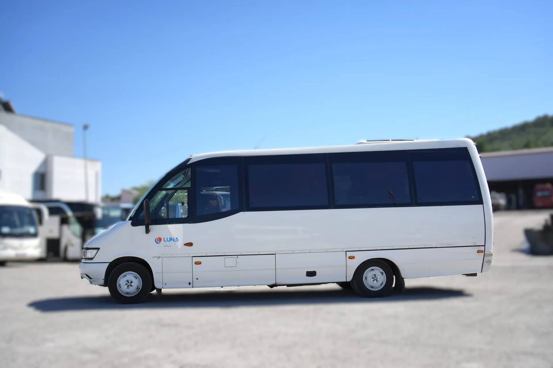 Bus Iveco Daily mit 27 Sitzplätzen