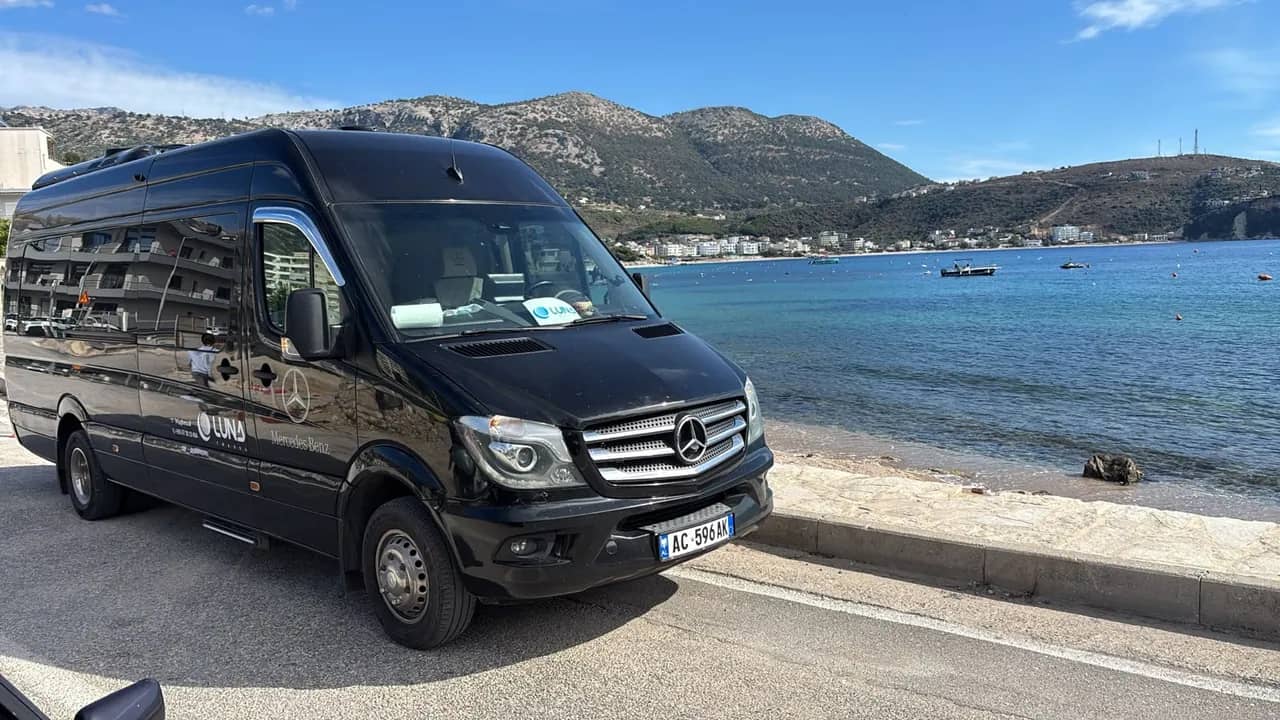 Furgoneta Mercedes Benz Sprinter con 20 plazas