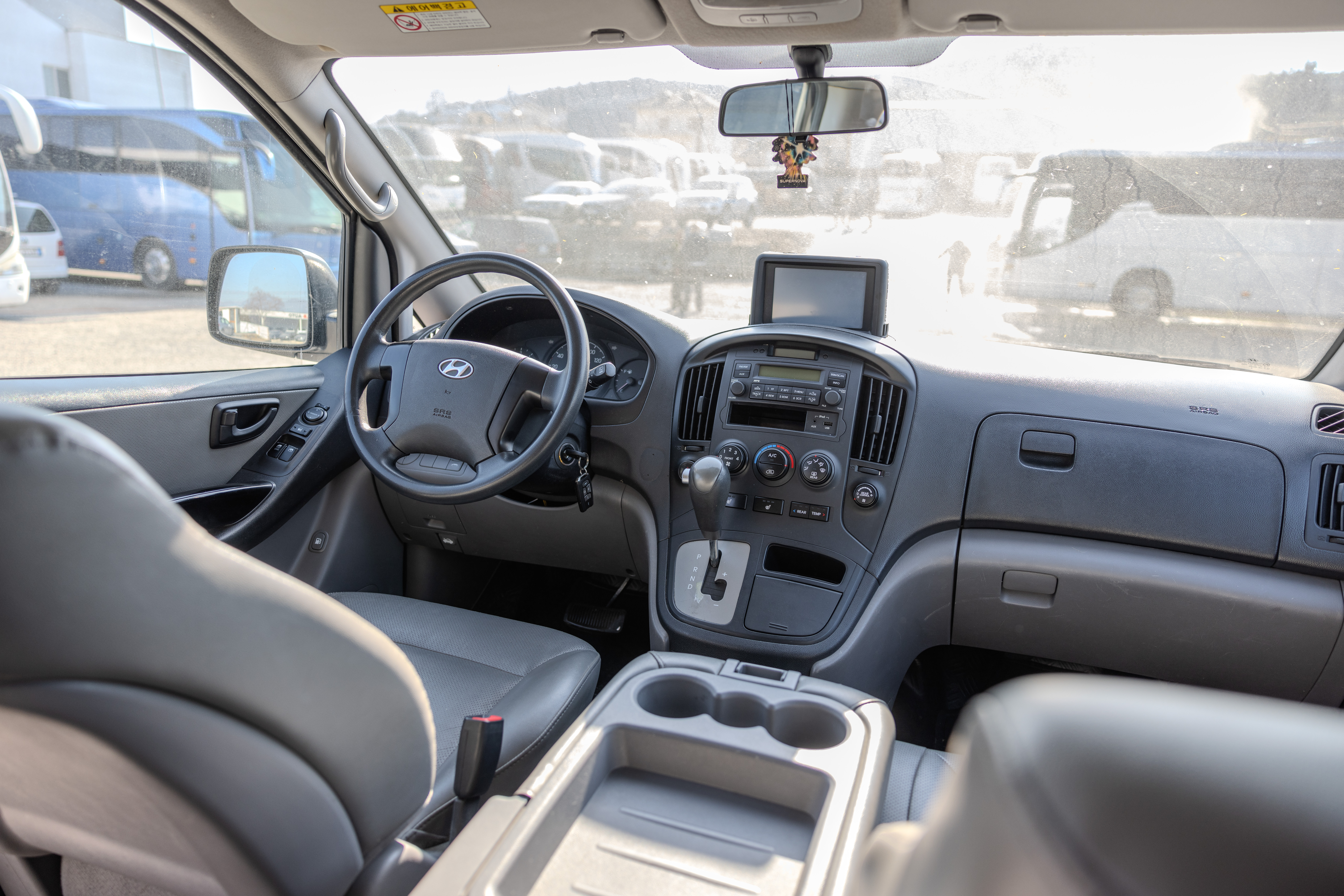 
								Hyundai Grand Starex full									