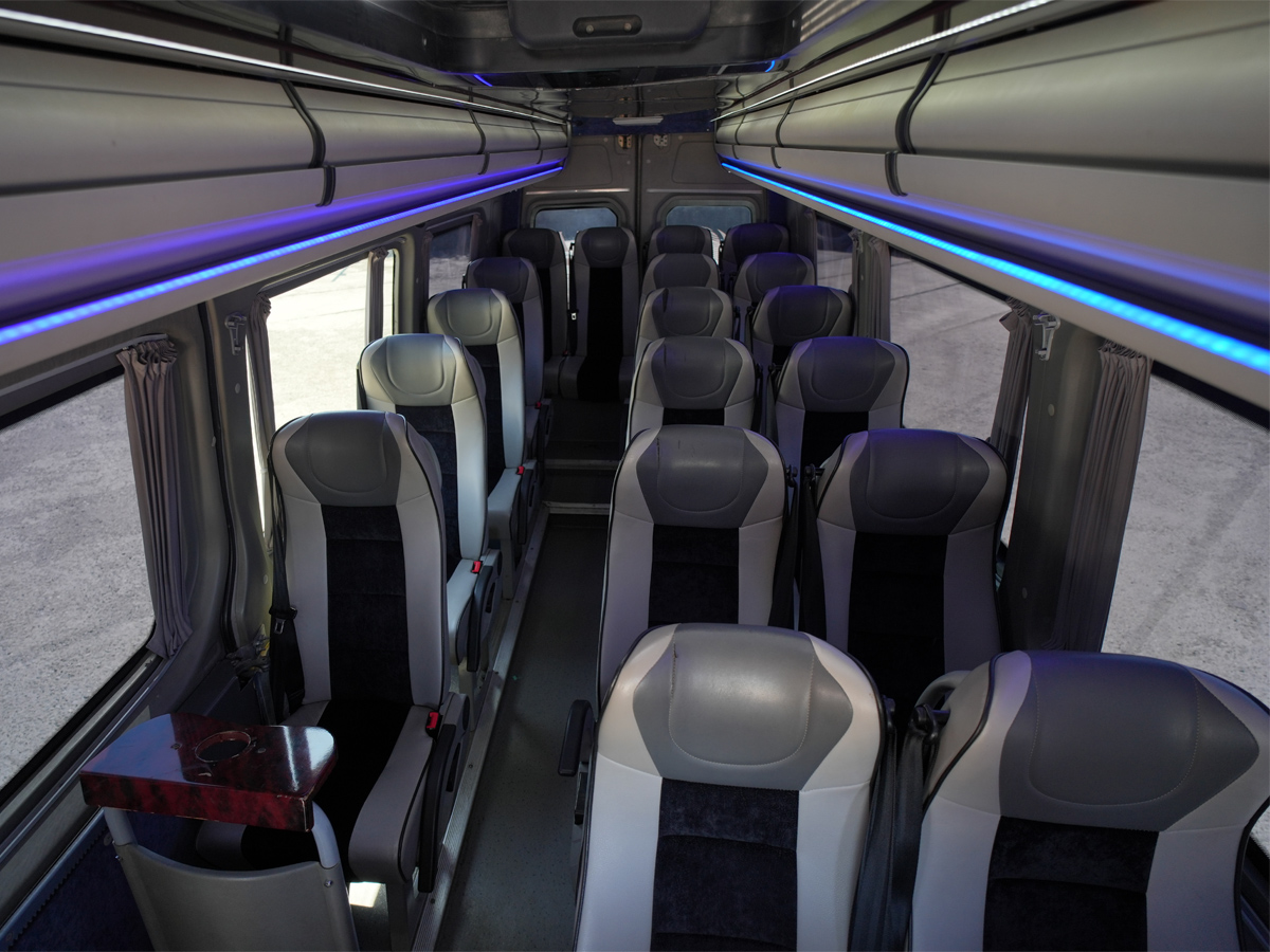 
								Mercedes-Benz Sprinter full									
