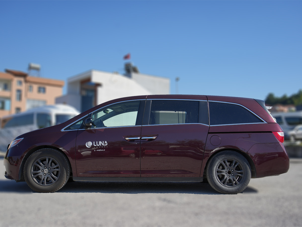 
								Honda Odyssey full									