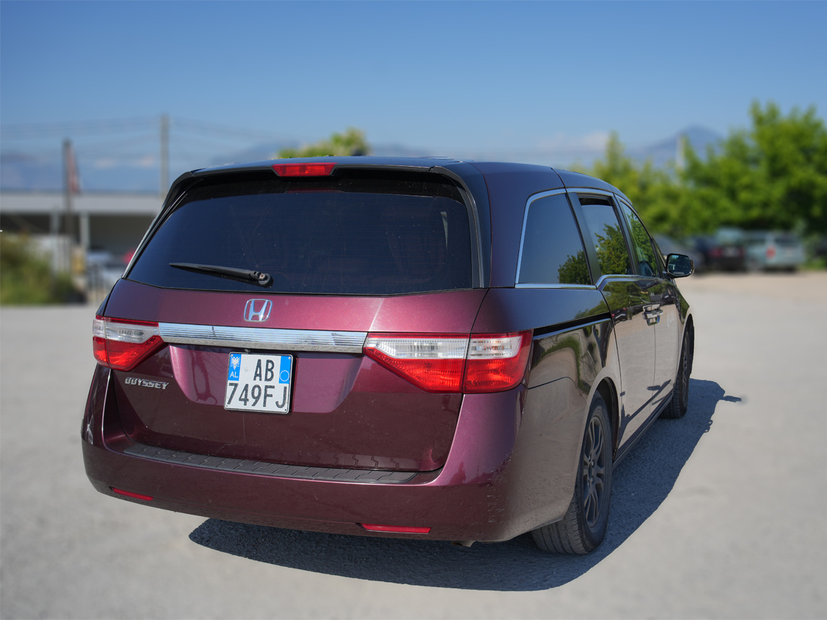 
								Honda Odyssey full									