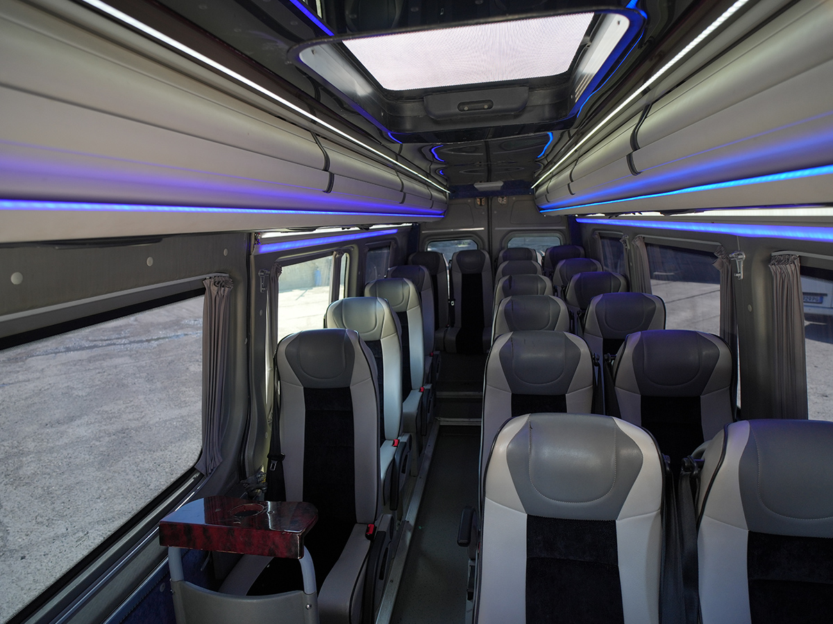 
								Mercedes-Benz Sprinter full									