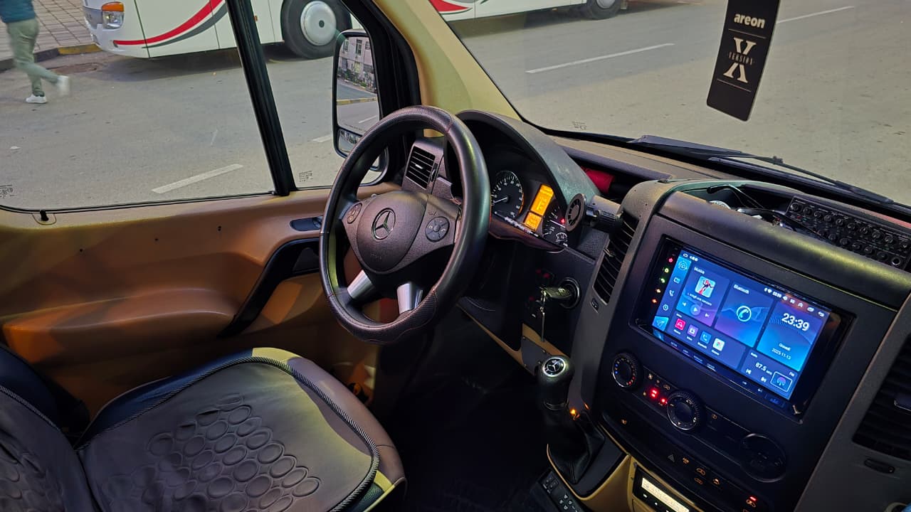 
								Mercedes Sprinter 21+1 full									