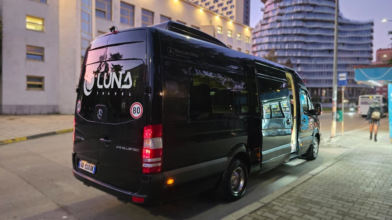 
								Mercedes Sprinter 21+1 full									