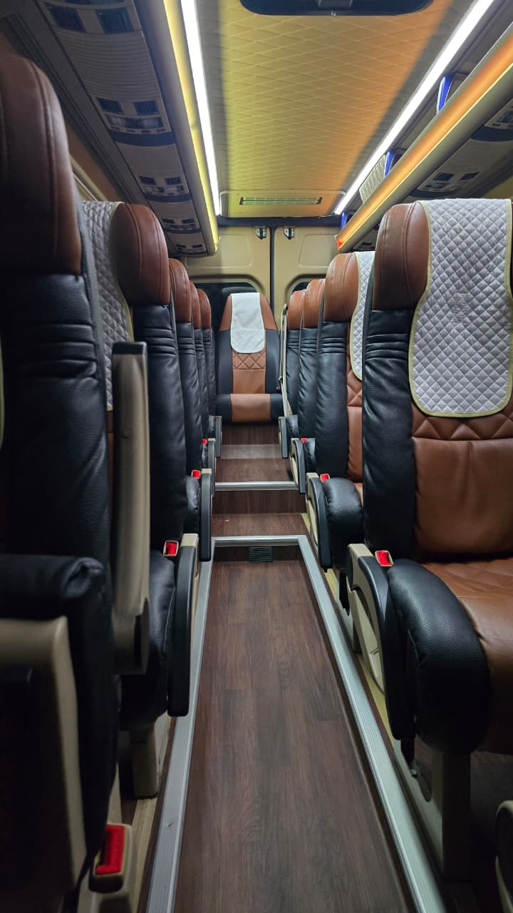 
								Mercedes Sprinter 21+1 full									