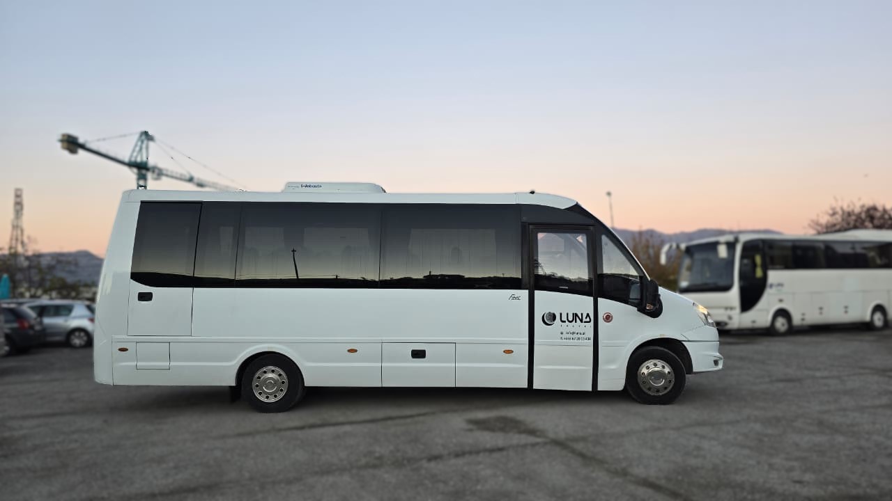 
								Iveco Daily 29+1+1 full									