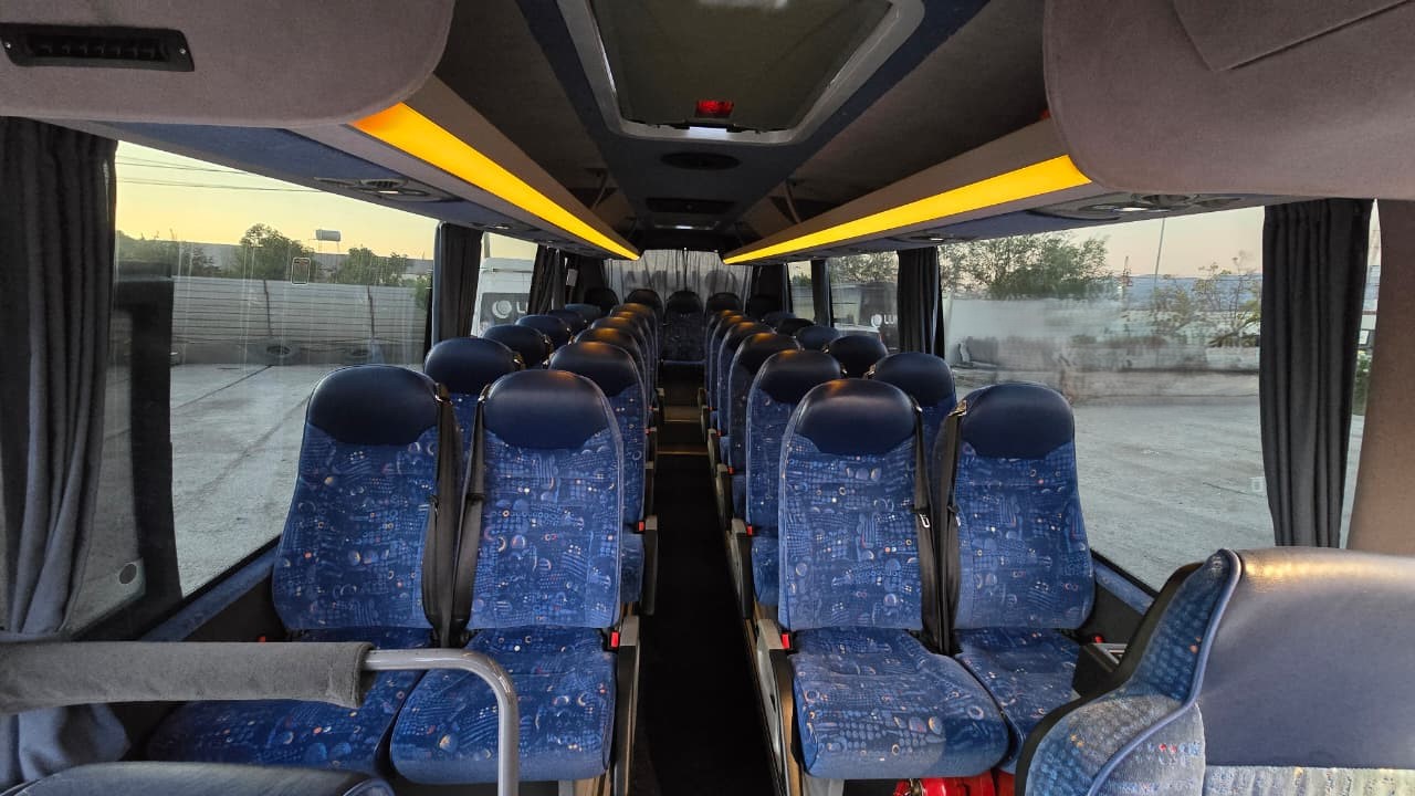 
								Iveco Daily 29+1+1 full									