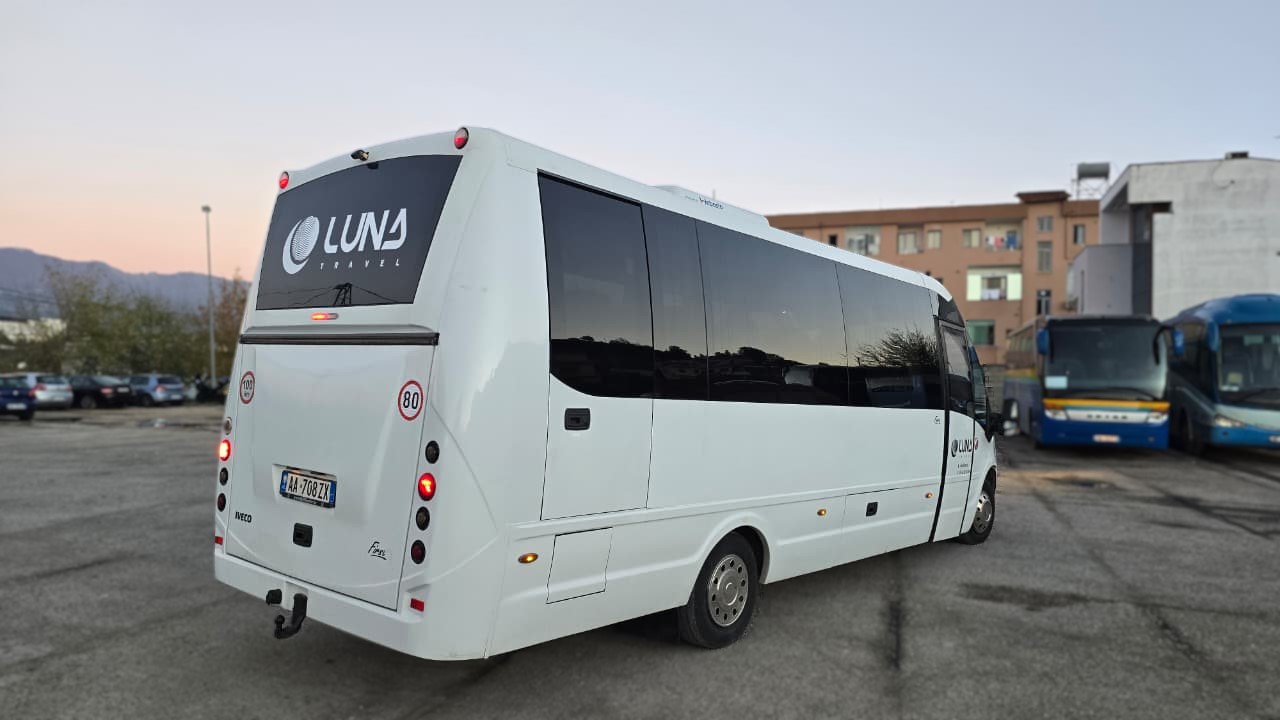 
								Iveco Daily 29+1+1 full									