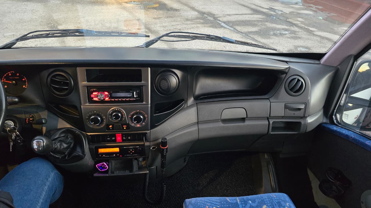 
								Iveco Daily 29+1+1 full									