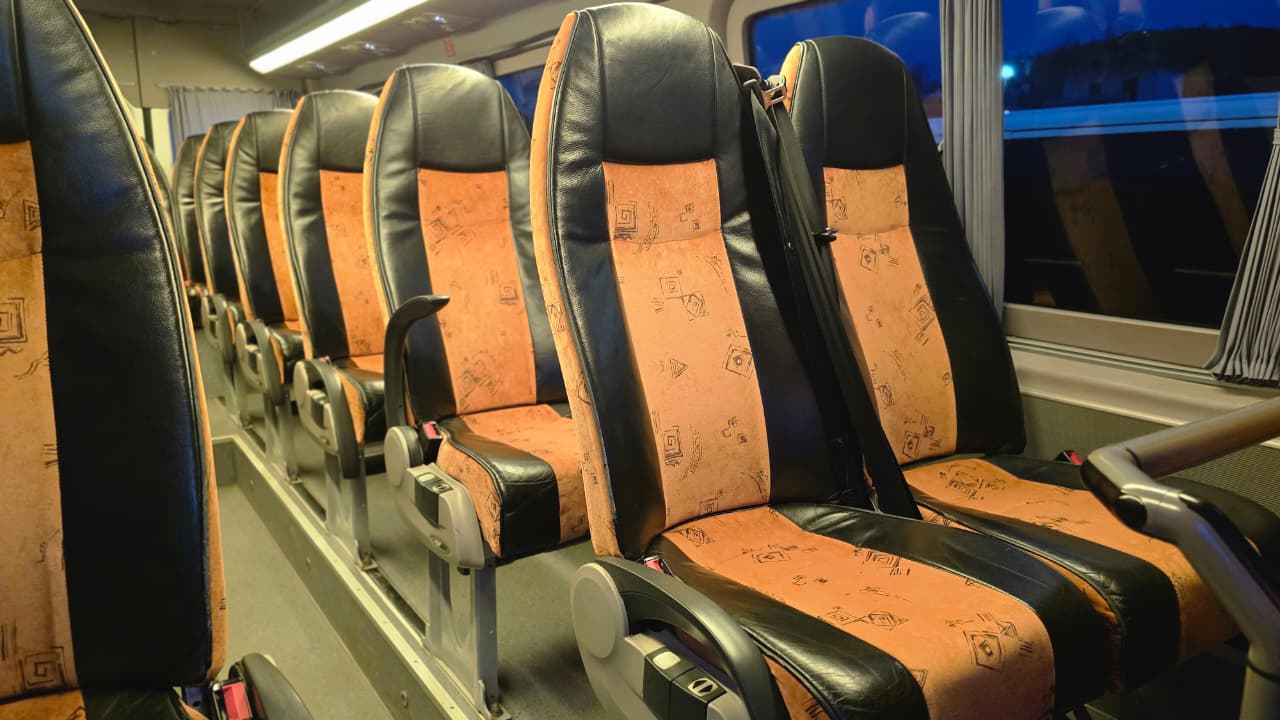 
								Mercedes Benz | 2013 | 20+1 full									