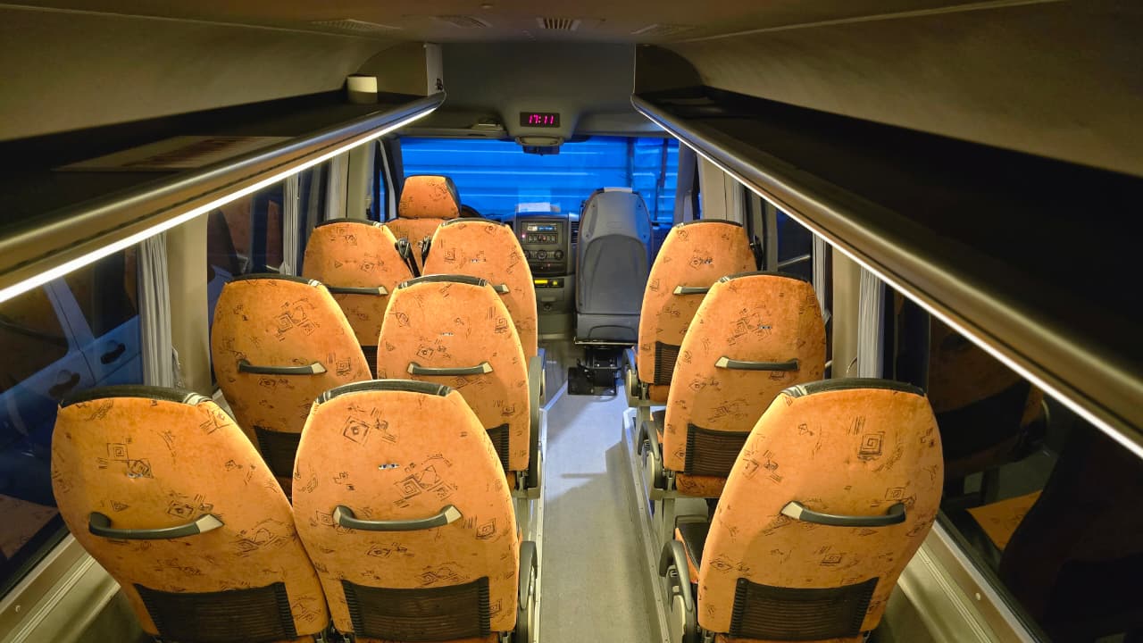 
								Mercedes Benz | 2013 | 20+1 full									