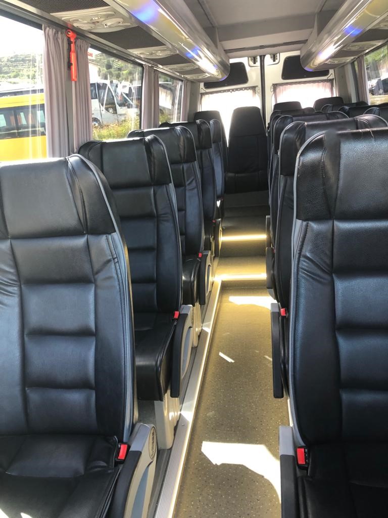 
								Mercedes Benz 21 Seater full									