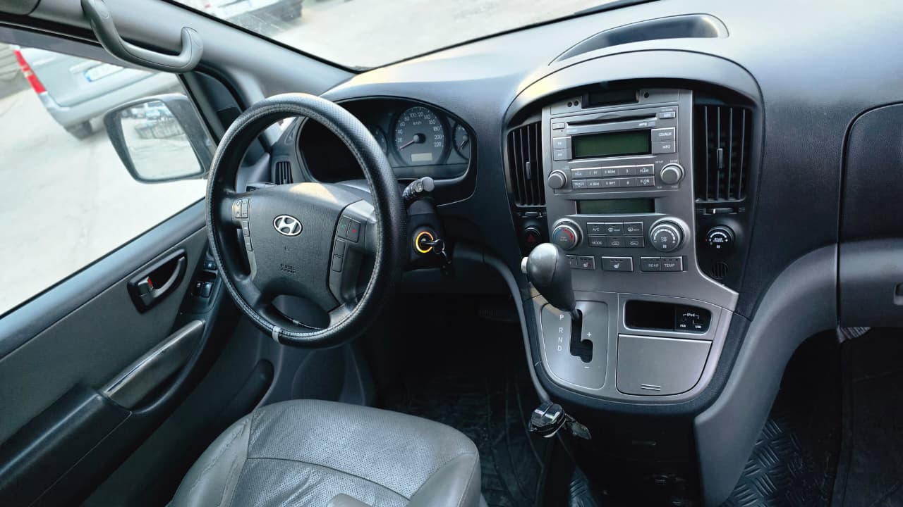 
								Hyundai Grand Starex | 2012 | 8+1 full									